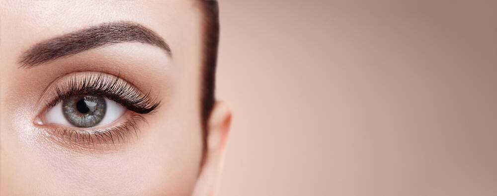 Klassische Brauen- und Wimpernkosmetik