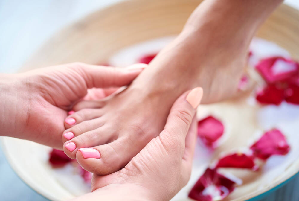 Fußpflege-Behandlung Spa Pediküre (inkl. Fußpeeling, Wärme, Maske)